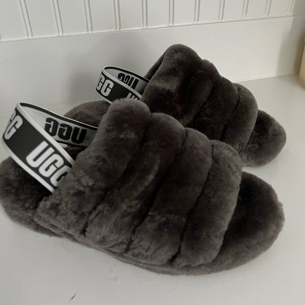 Ugg fluff slipper